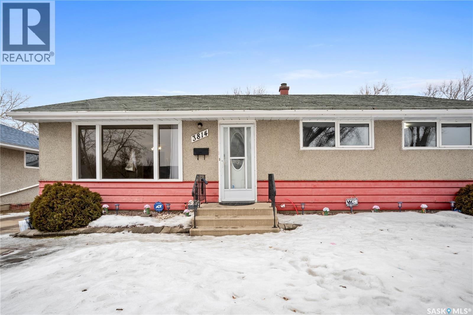 3814 Sherwood Drive, Regina, Saskatchewan  S4R 4A6 - Photo 2 - SK028161