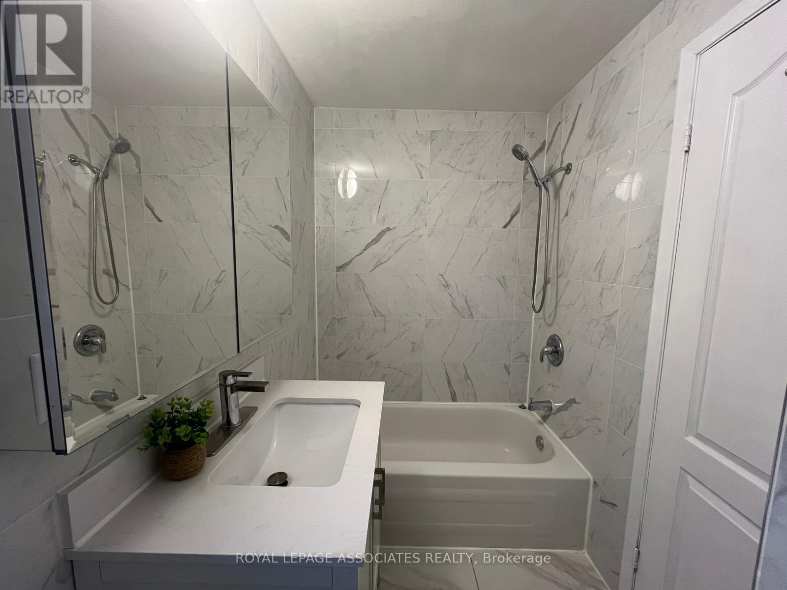 69 Huntingwood Crescent, Brampton, Ontario  L6S 1S5 - Photo 19 - W12771848