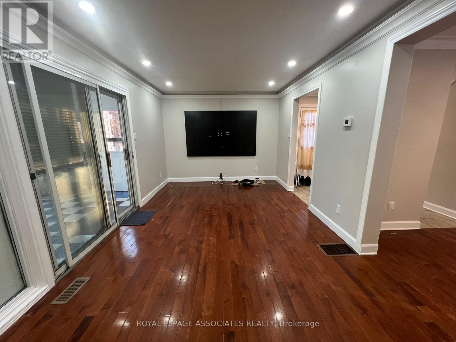 69 Huntingwood Crescent, Brampton, Ontario  L6S 1S5 - Photo 2 - W12771848