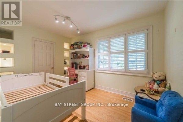 1588 Truscott Drive, Mississauga, Ontario  L5J 1Z4 - Photo 10 - W12771920