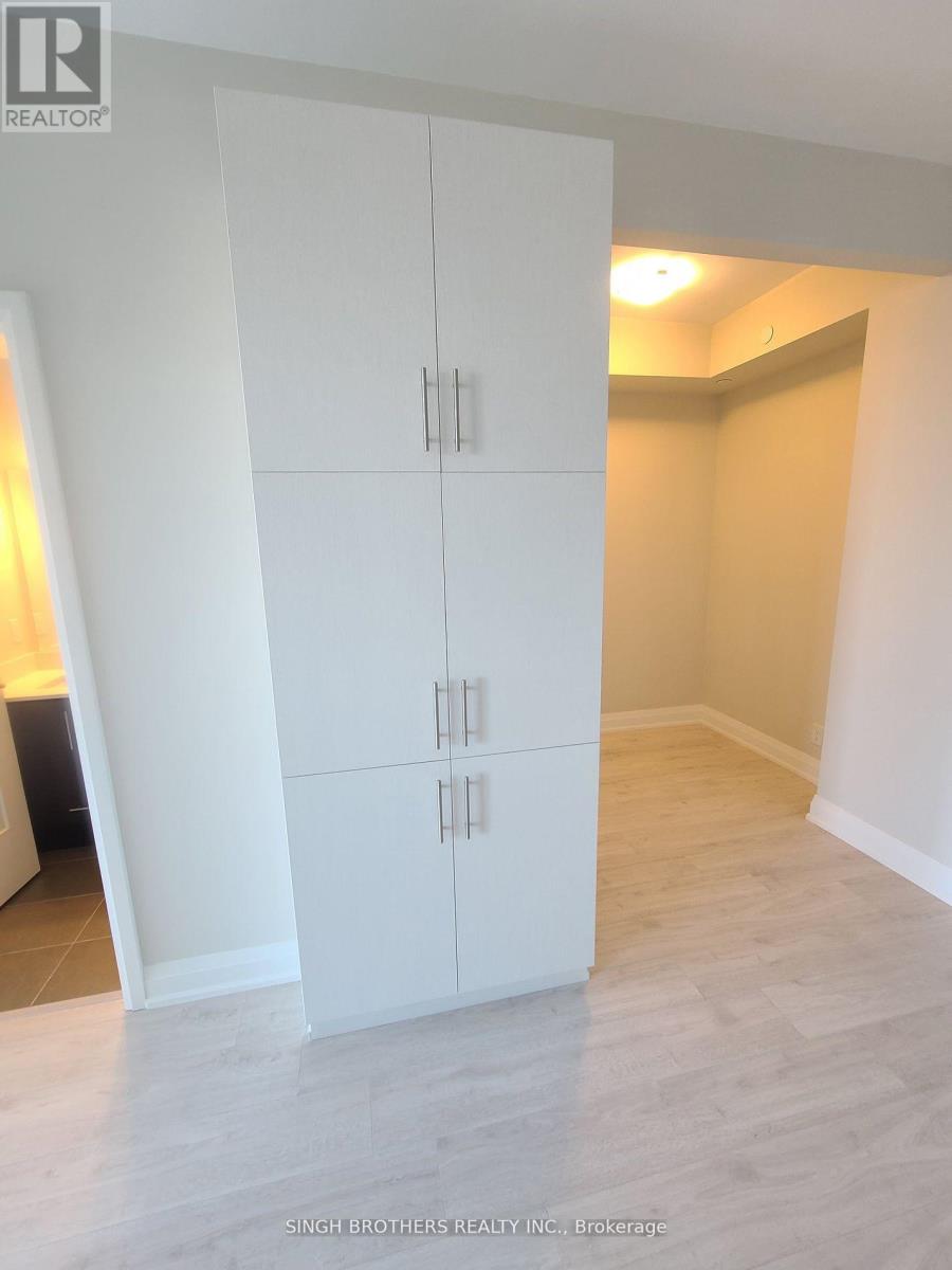 1301 - 15 Lynch Street, Brampton, Ontario  L6W 0C7 - Photo 7 - W12771960