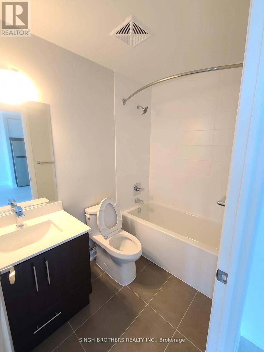 1301 - 15 Lynch Street, Brampton, Ontario  L6W 0C7 - Photo 8 - W12771960