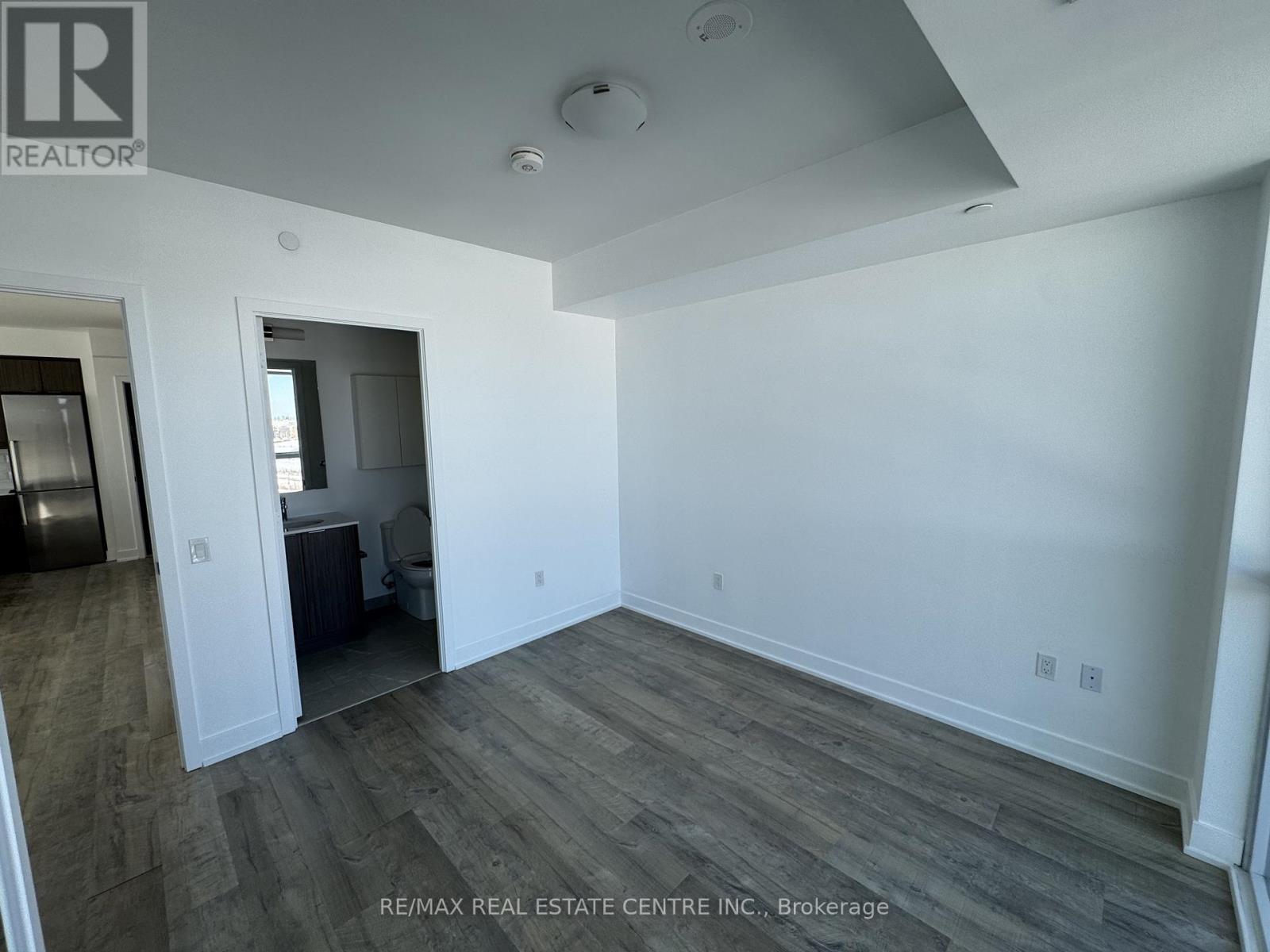 50 George Butchart Drive, Toronto (Downsview-Roding-Cfb), Ontario  M3K 0C9 - Photo 20 - W12746676