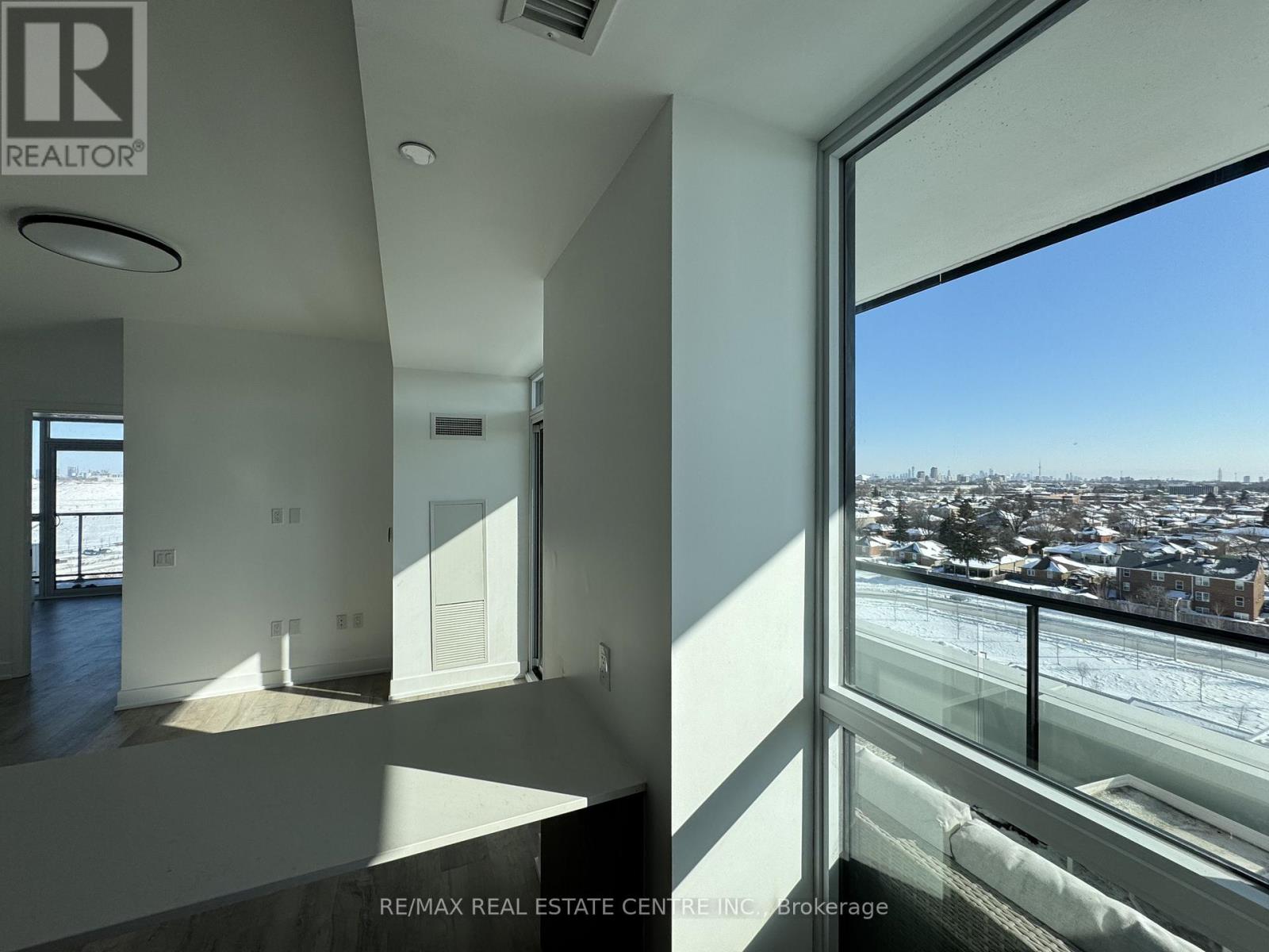 50 George Butchart Drive, Toronto (Downsview-Roding-Cfb), Ontario  M3K 0C9 - Photo 16 - W12746676