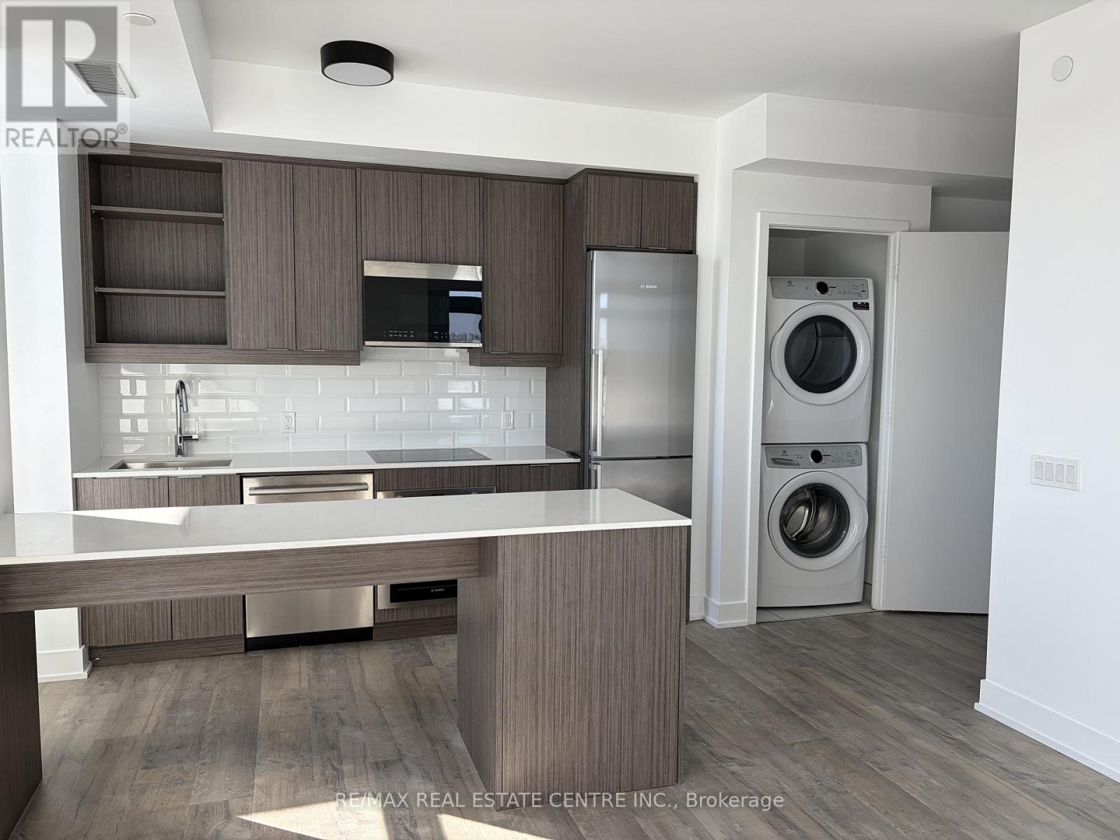 50 George Butchart Drive, Toronto (Downsview-Roding-Cfb), Ontario  M3K 0C9 - Photo 14 - W12746676