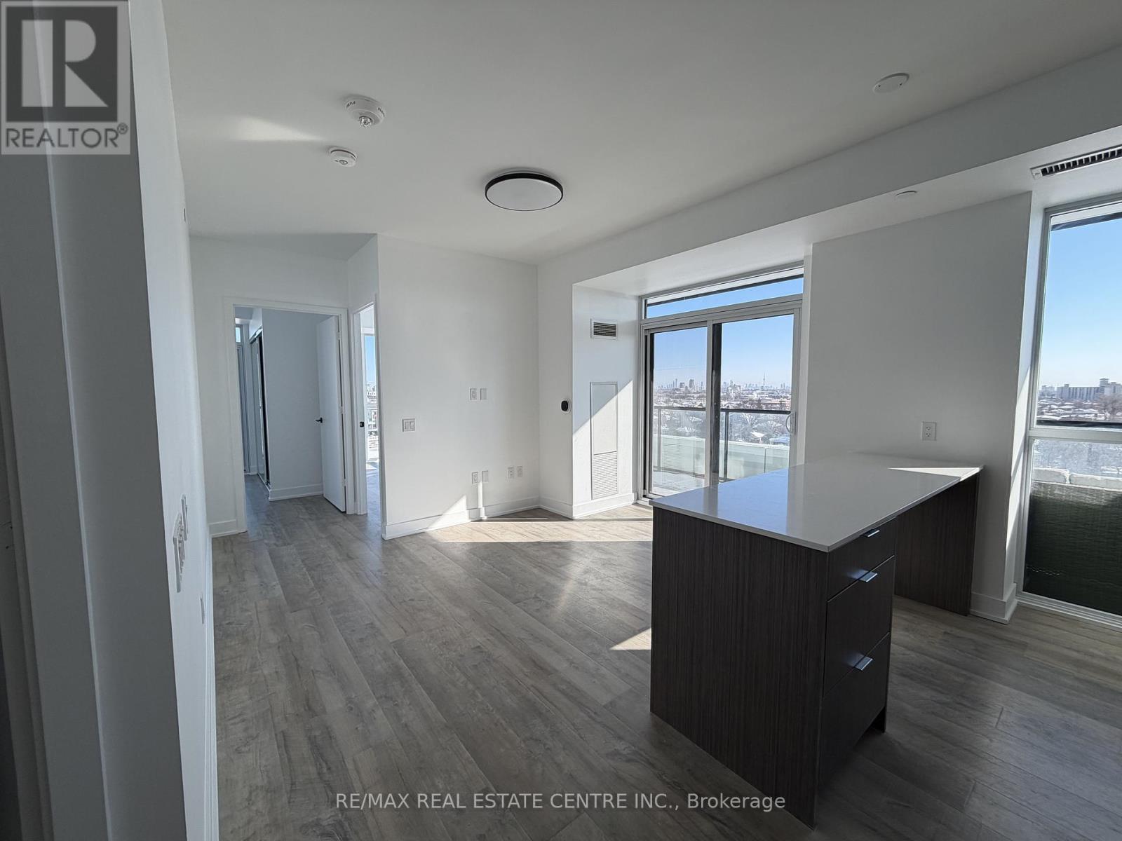 50 George Butchart Drive, Toronto (Downsview-Roding-Cfb), Ontario  M3K 0C9 - Photo 2 - W12746676