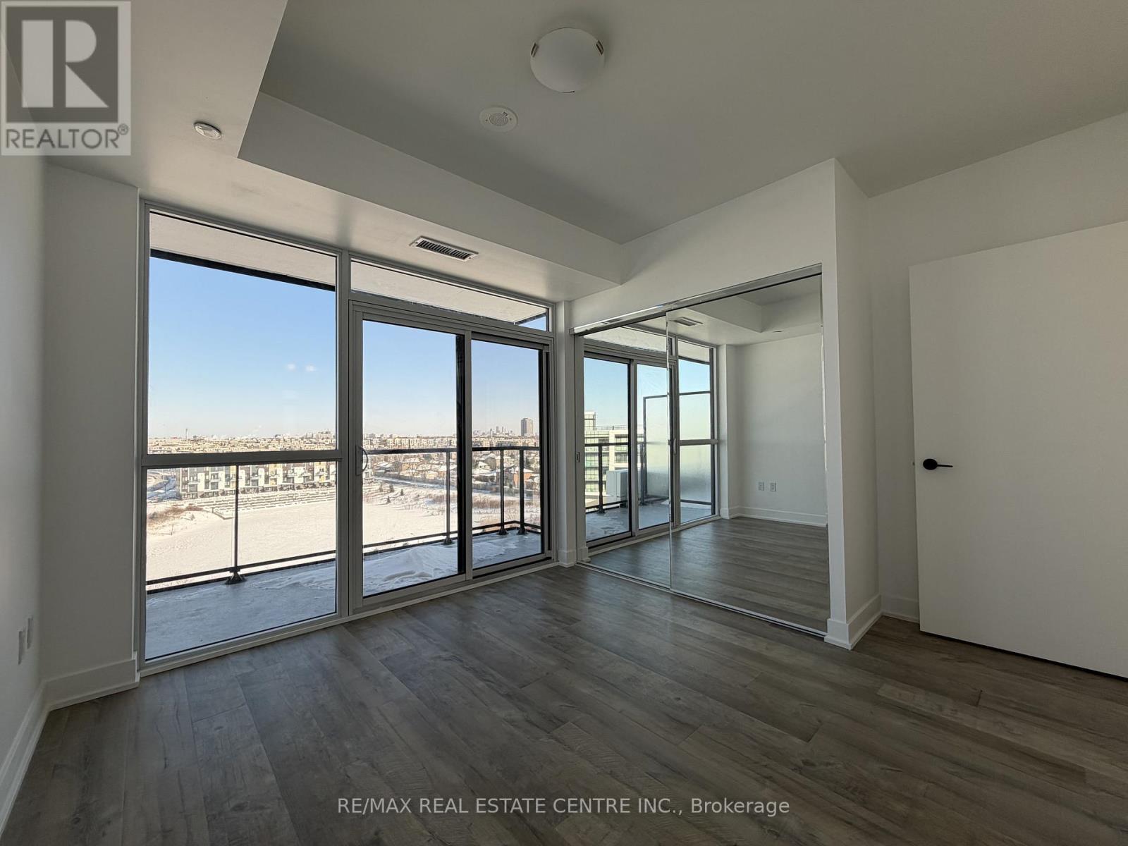 50 George Butchart Drive, Toronto (Downsview-Roding-Cfb), Ontario  M3K 0C9 - Photo 21 - W12746676