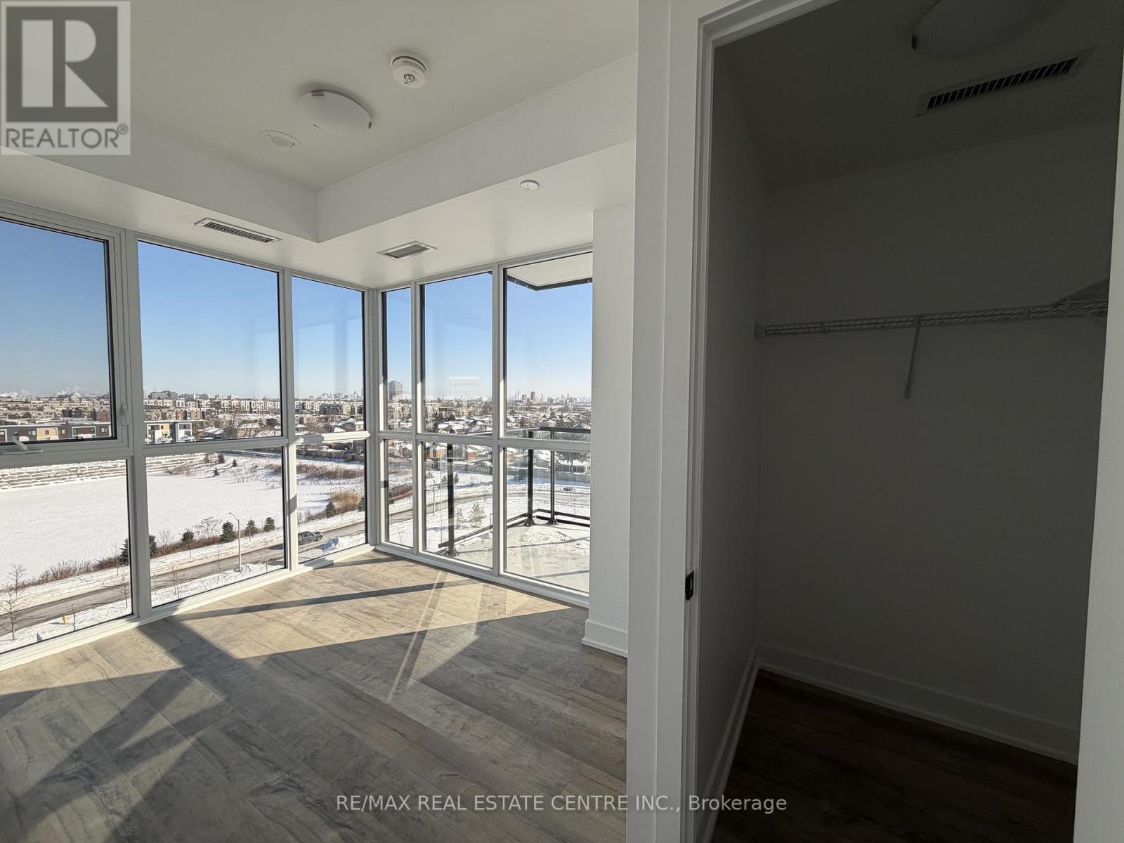 50 George Butchart Drive, Toronto (Downsview-Roding-Cfb), Ontario  M3K 0C9 - Photo 6 - W12746676