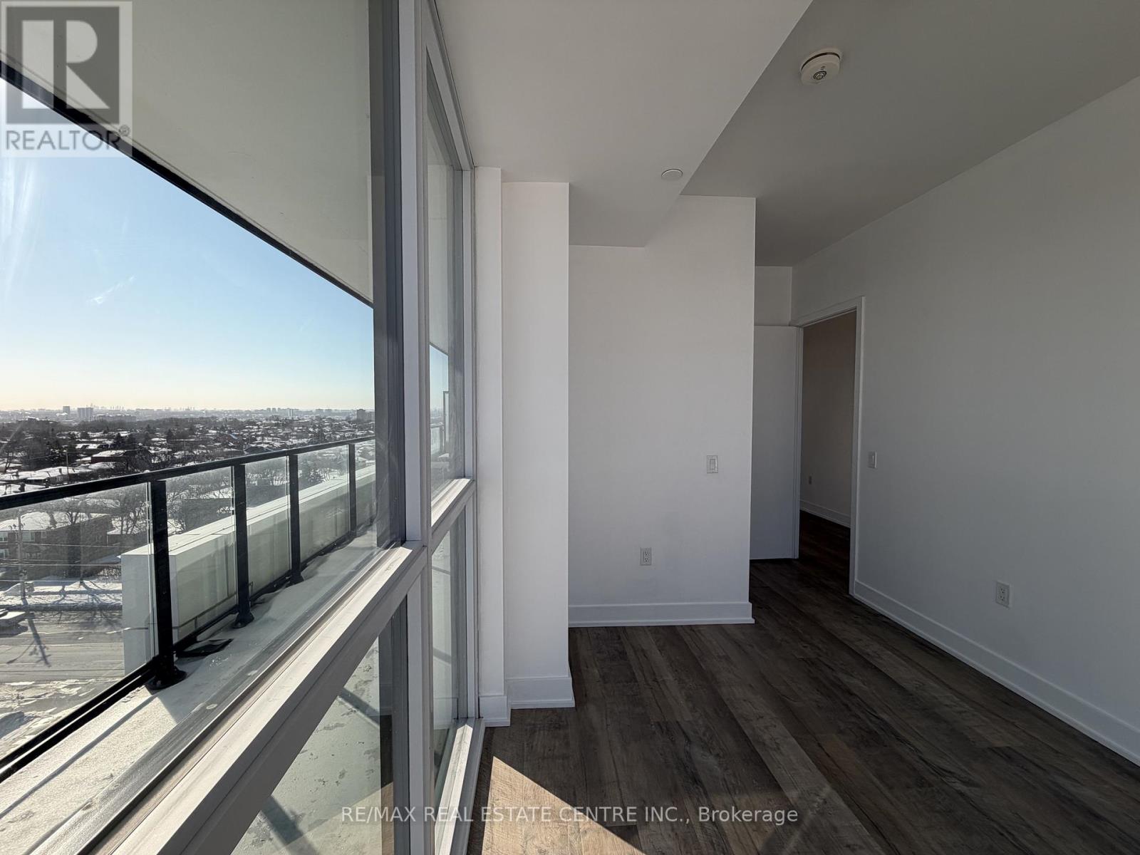 50 George Butchart Drive, Toronto (Downsview-Roding-Cfb), Ontario  M3K 0C9 - Photo 7 - W12746676