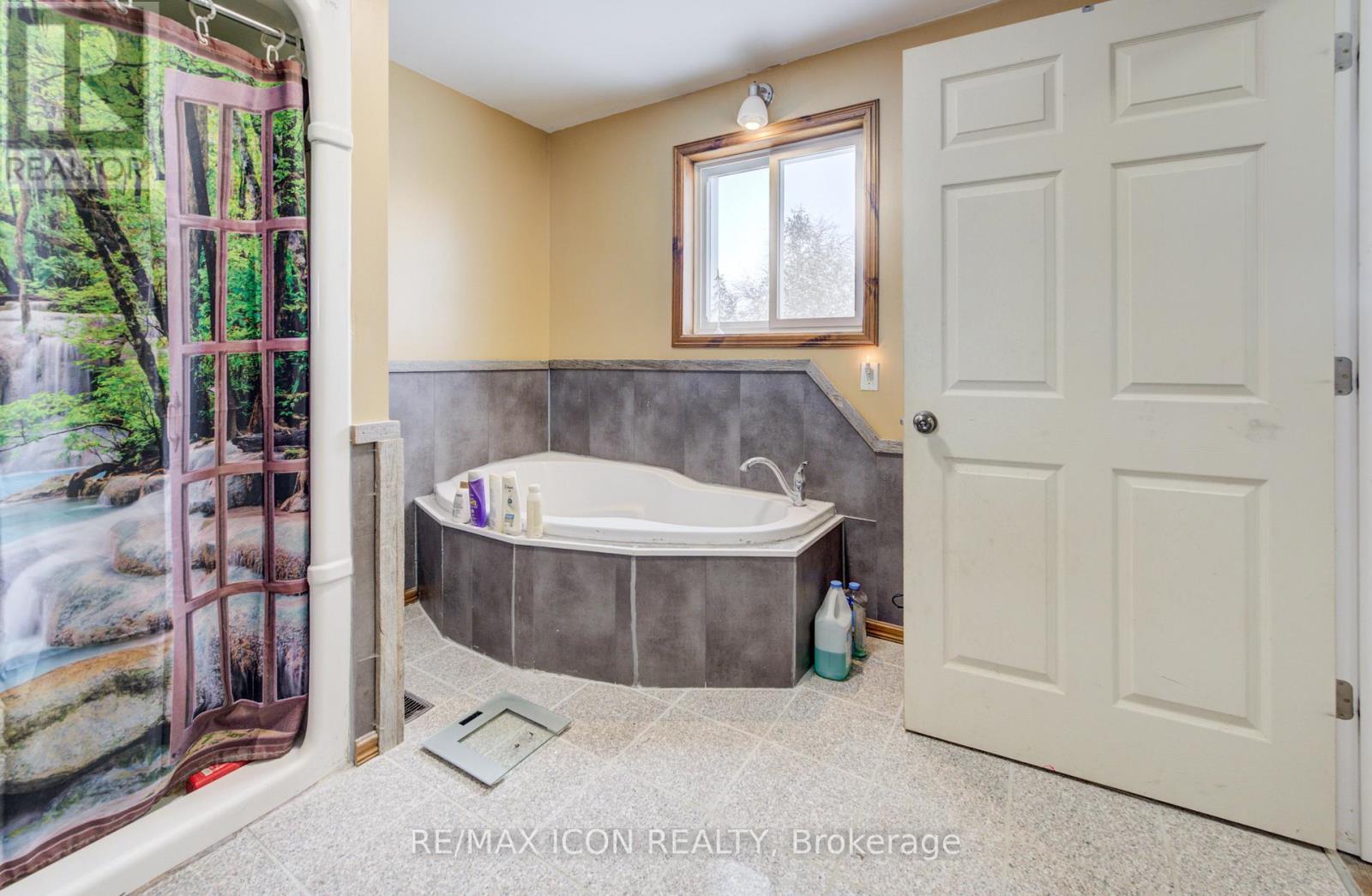 9429 Sally Street, Wellington North, Ontario  N0G 2L0 - Photo 15 - X12771926