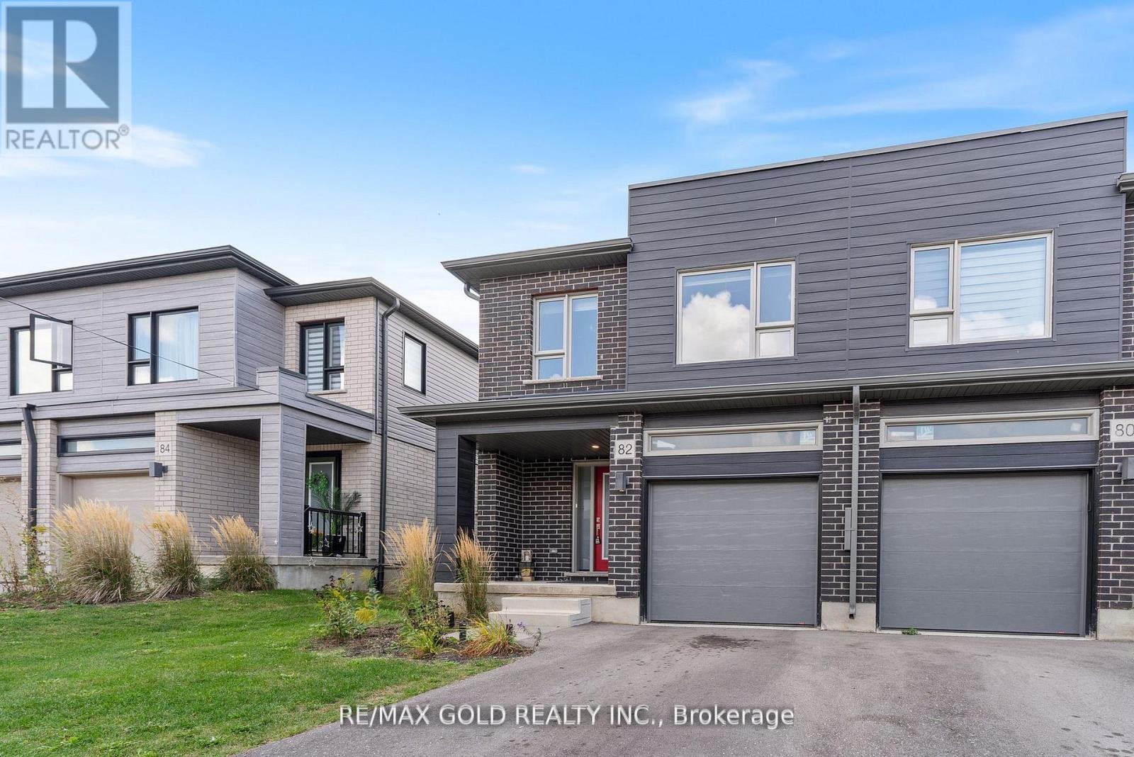 82 Pony Way, Kitchener, Ontario  N2R 0R2 - Photo 3 - X12771936