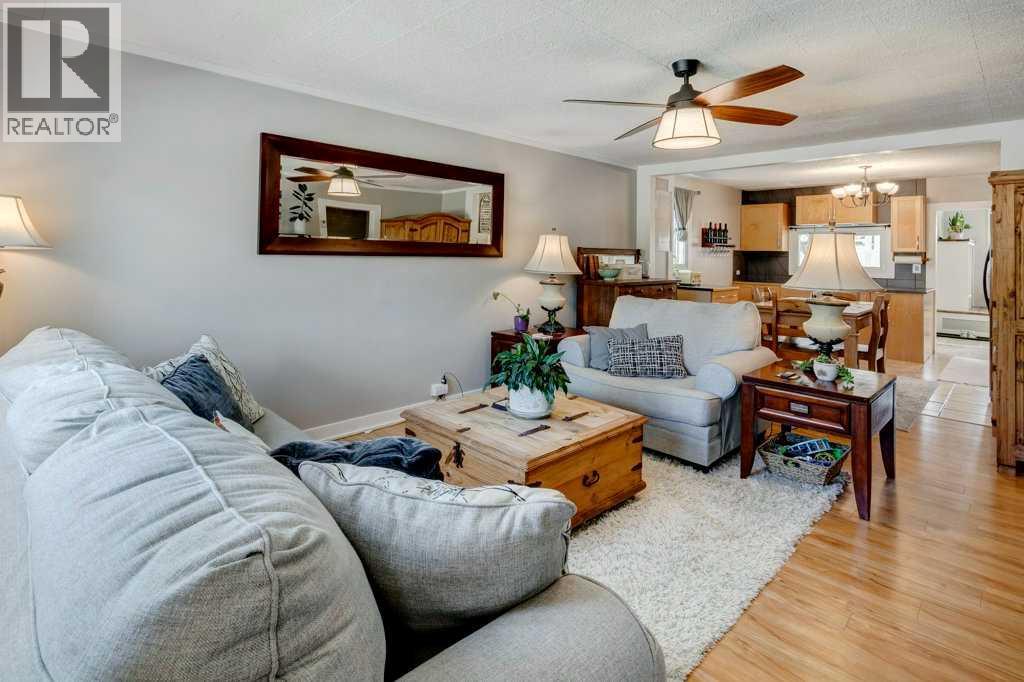 5223 3 Street W, Claresholm, Alberta  T0L 0T0 - Photo 3 - A2264489