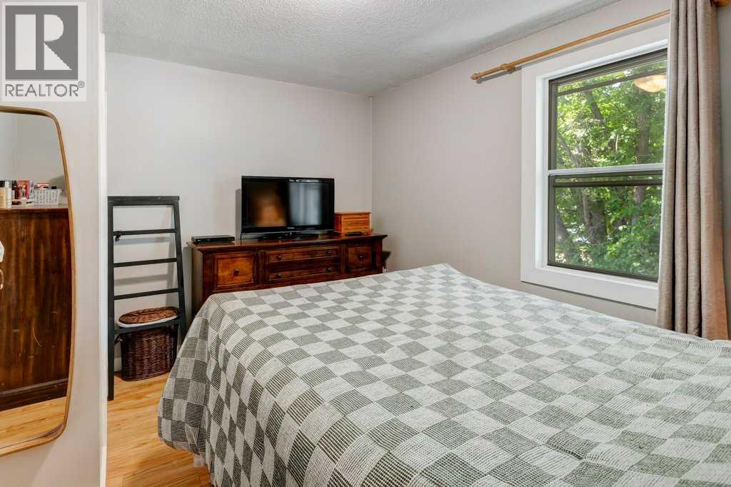 5223 3 Street W, Claresholm, Alberta  T0L 0T0 - Photo 13 - A2264489