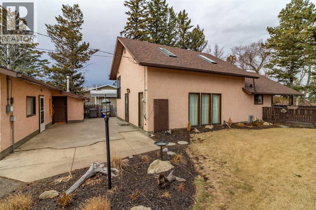 253 51 Avenue E, Claresholm, Alberta  T0L 0T0 - Photo 6 - A2284399