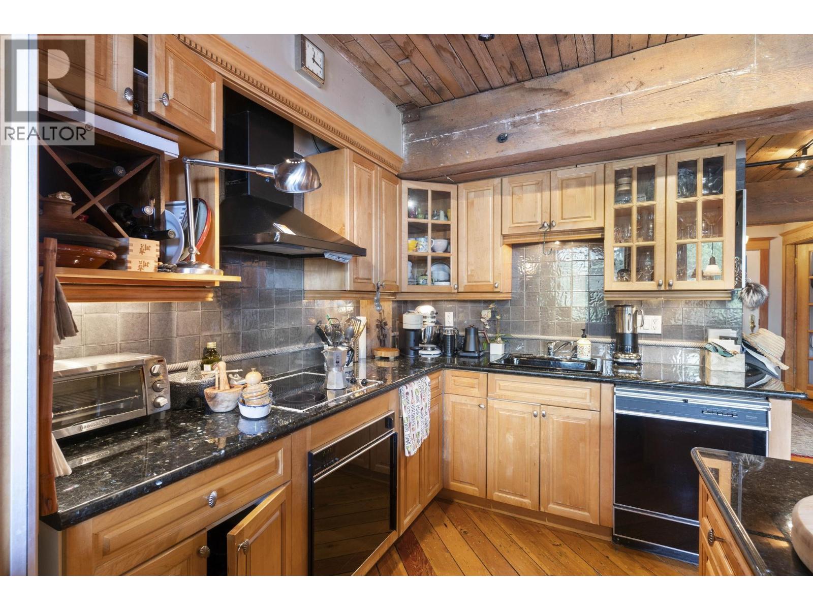 Listing Picture 12 of 31 : 301 41 ALEXANDER STREET, Vancouver / 溫哥華 - 魯藝地產 Yvonne Lu Group - MLS Medallion Club Member