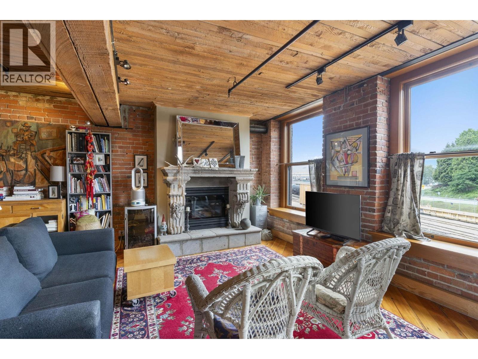 Listing Picture 3 of 31 : 301 41 ALEXANDER STREET, Vancouver / 溫哥華 - 魯藝地產 Yvonne Lu Group - MLS Medallion Club Member