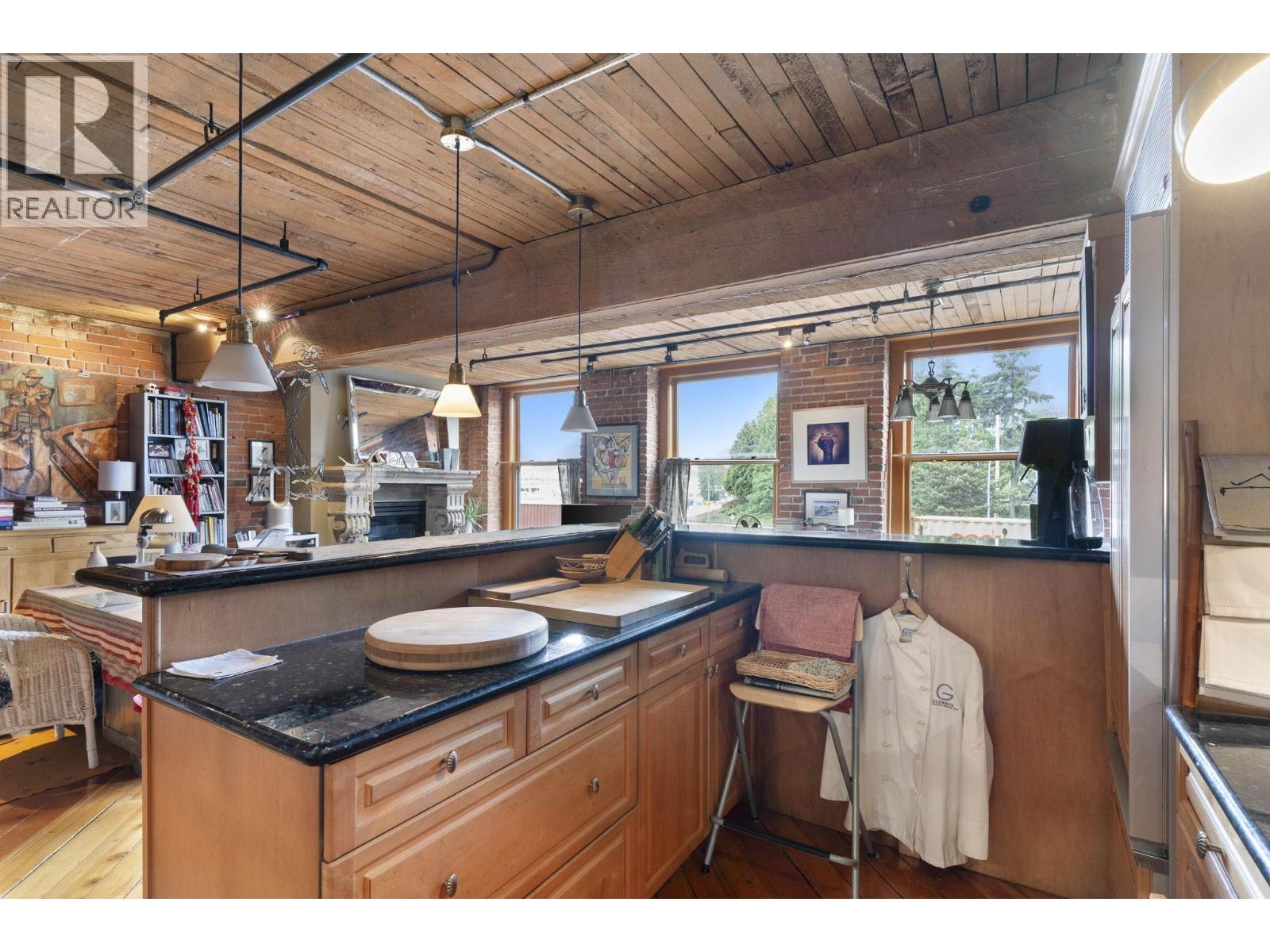 Listing Picture 11 of 31 : 301 41 ALEXANDER STREET, Vancouver / 溫哥華 - 魯藝地產 Yvonne Lu Group - MLS Medallion Club Member