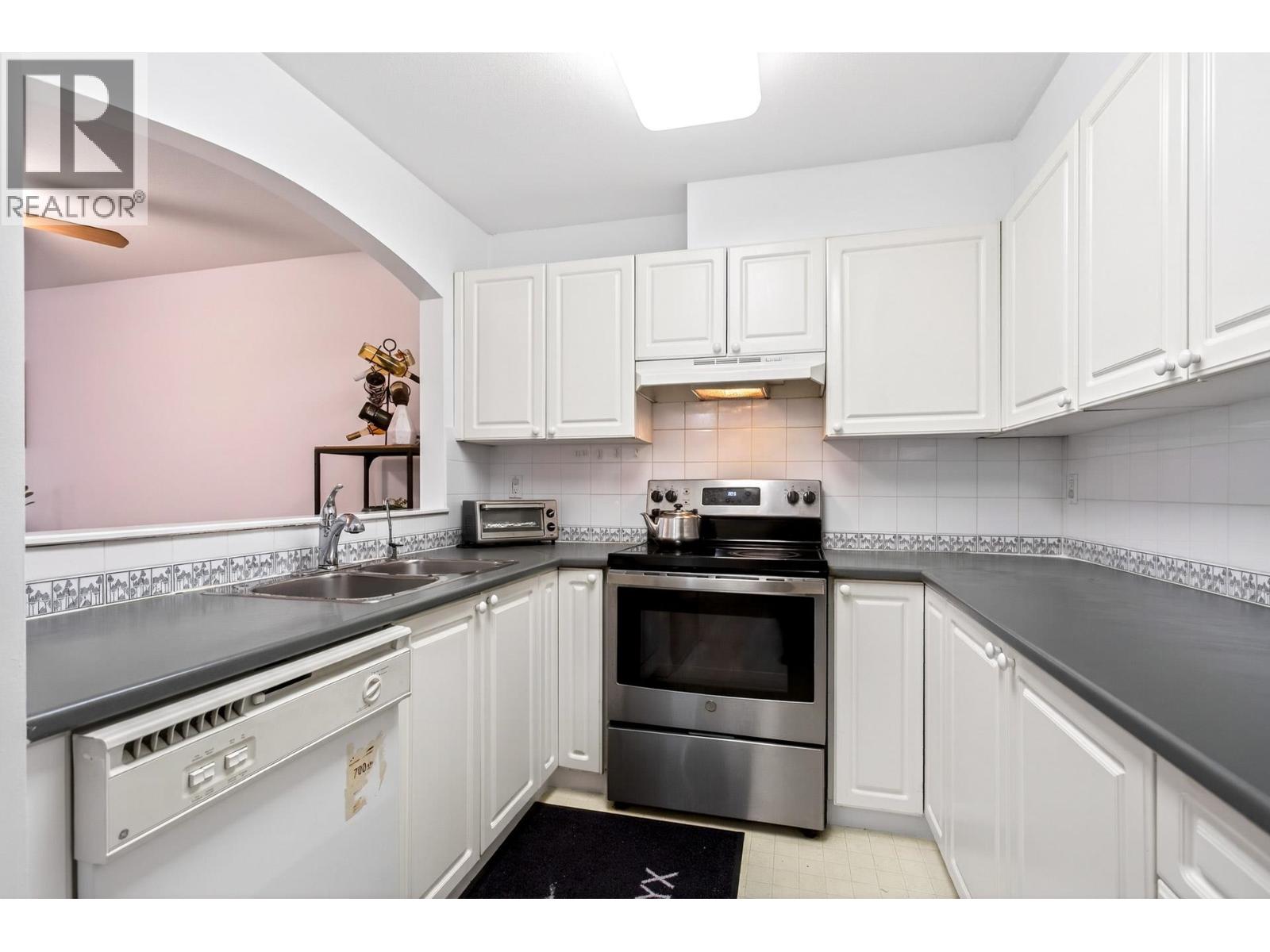 Listing Picture 11 of 33 : 20 6588 SOUTHOAKS CRESCENT, Burnaby / 本拿比 - 魯藝地產 Yvonne Lu Group - MLS Medallion Club Member