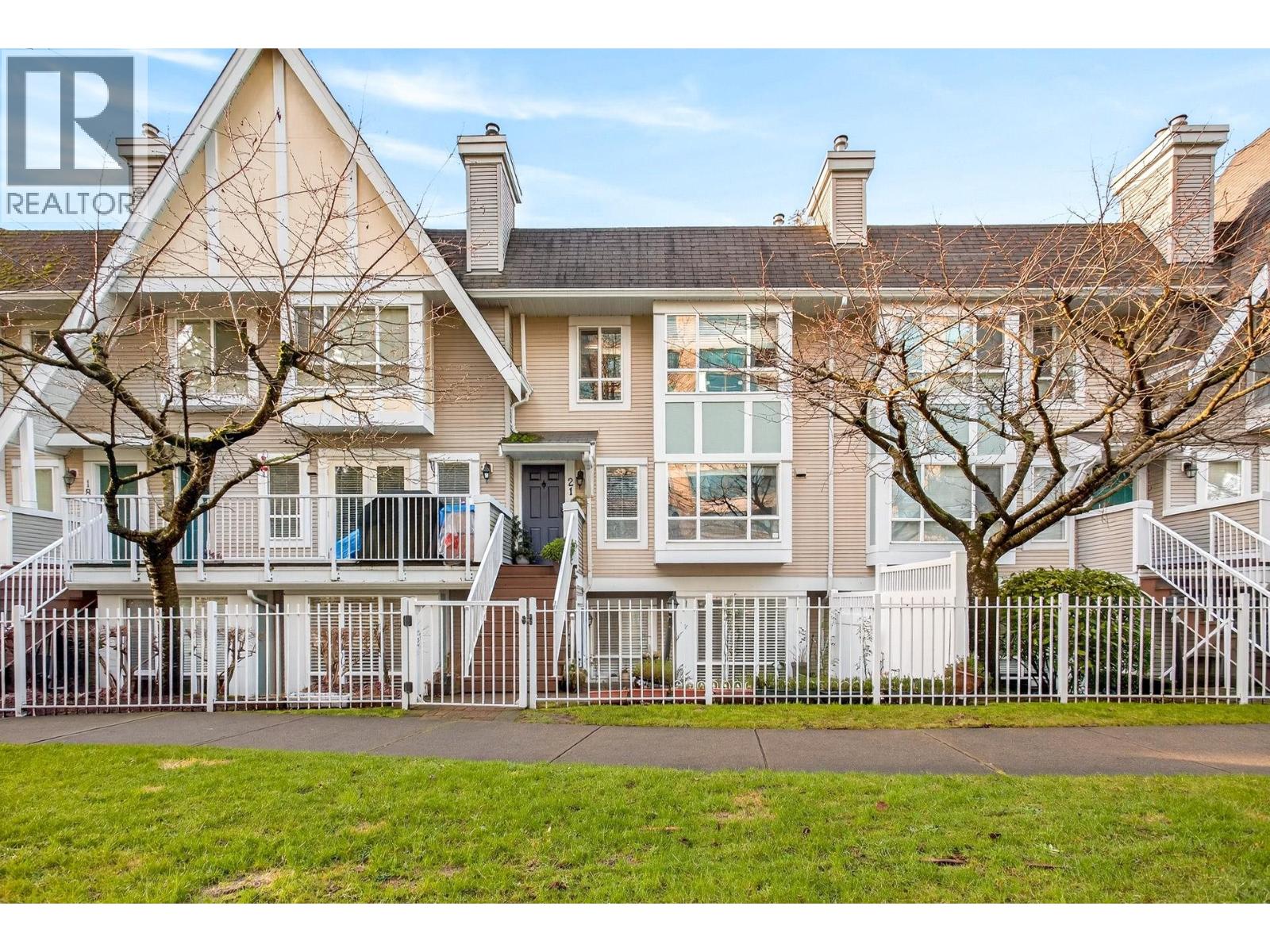 Listing Picture 27 of 33 : 20 6588 SOUTHOAKS CRESCENT, Burnaby / 本拿比 - 魯藝地產 Yvonne Lu Group - MLS Medallion Club Member