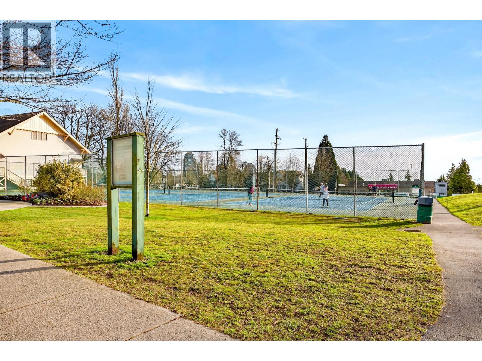 Listing Picture 32 of 33 : 20 6588 SOUTHOAKS CRESCENT, Burnaby / 本拿比 - 魯藝地產 Yvonne Lu Group - MLS Medallion Club Member