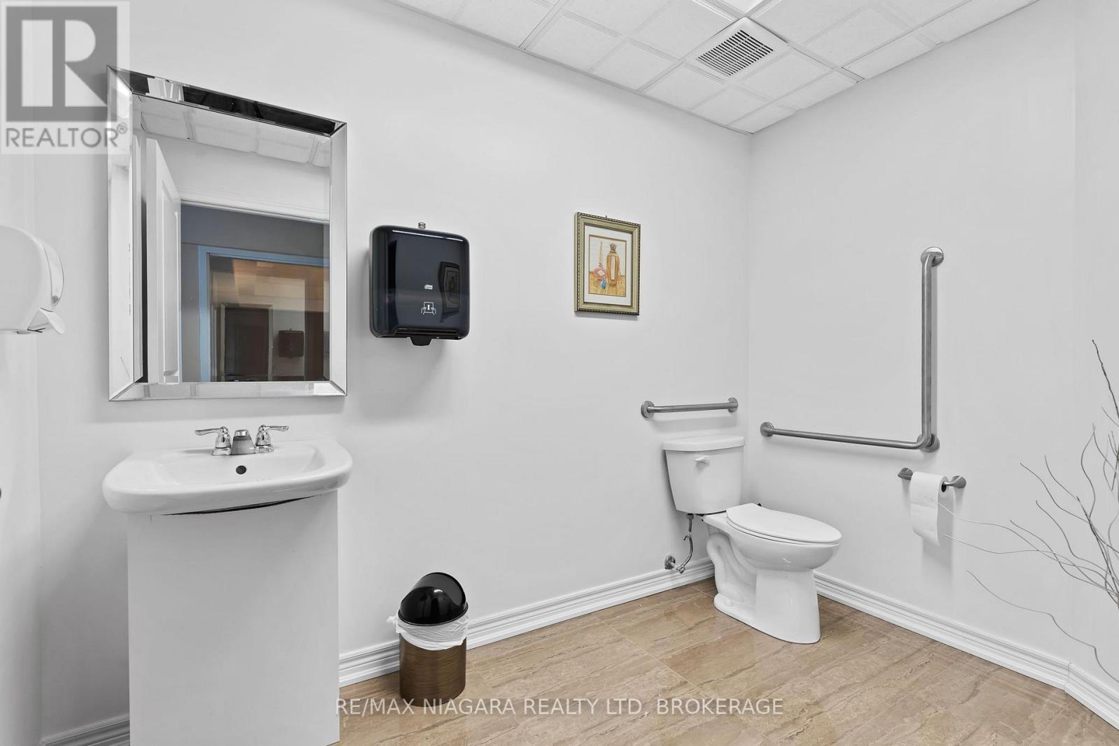 300 - 4644 Pettit Avenue, Niagara Falls, Ontario  L2E 0B4 - Photo 21 - X12764018