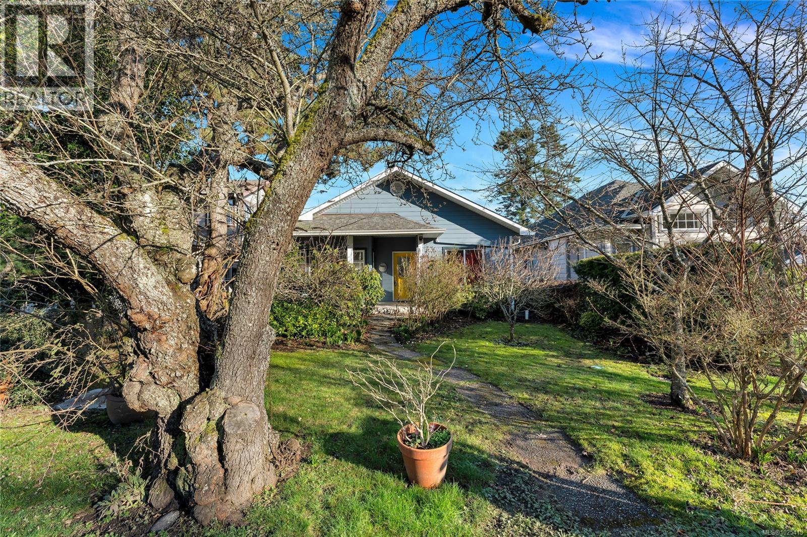 9679 Seventh St, Sidney, British Columbia