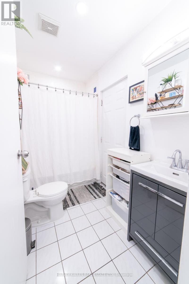 4 - 545 Palmerston Boulevard, Toronto, Ontario  M6G 2P4 - Photo 9 - C12757280