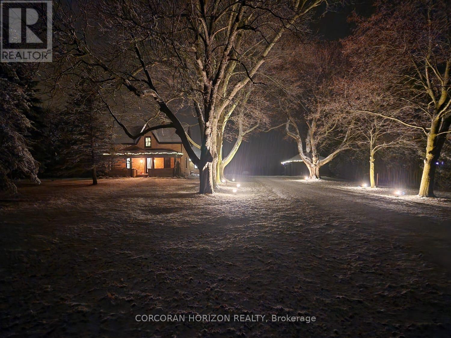 19572 Centre Street, East Gwillimbury, Ontario  L0G 1M0 - Photo 2 - N12771804