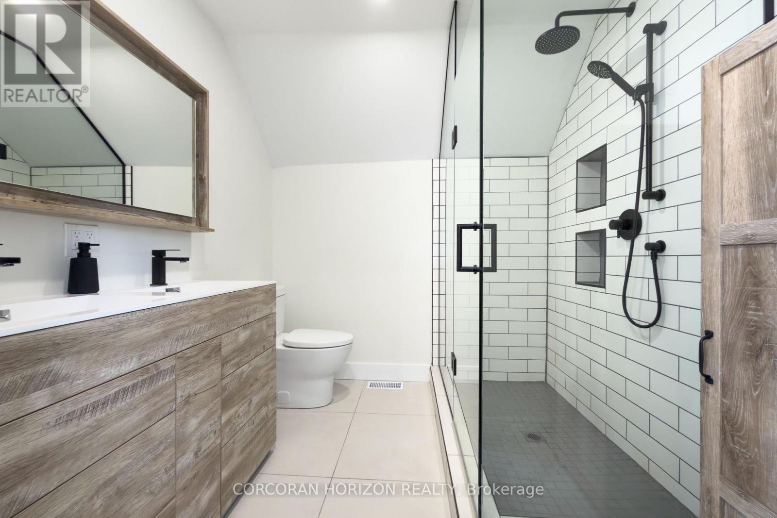 19572 Centre Street, East Gwillimbury, Ontario  L0G 1M0 - Photo 27 - N12771804