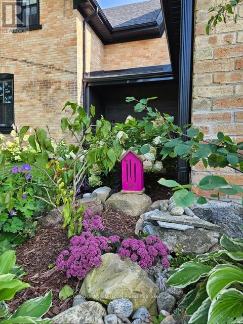 19572 Centre Street, East Gwillimbury, Ontario  L0G 1M0 - Photo 9 - N12771804