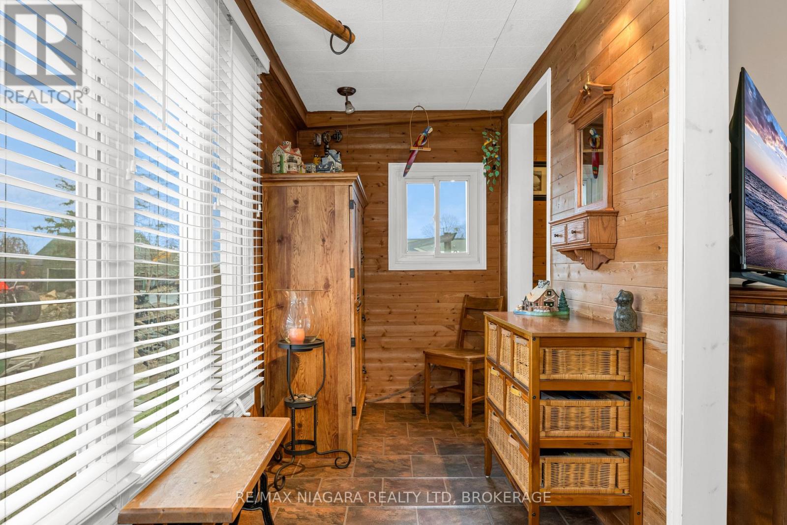 53 Turner Crescent, St. Catharines (Oakdale), Ontario  L2P 2H8 - Photo 3 - X12772076