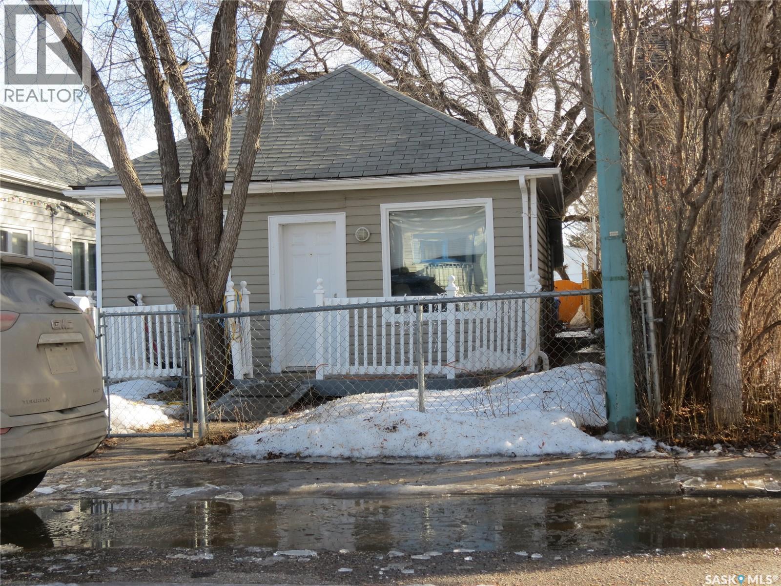 1945 Wallace Street, Regina, Saskatchewan  S4N 4A1 - Photo 3 - SK025761