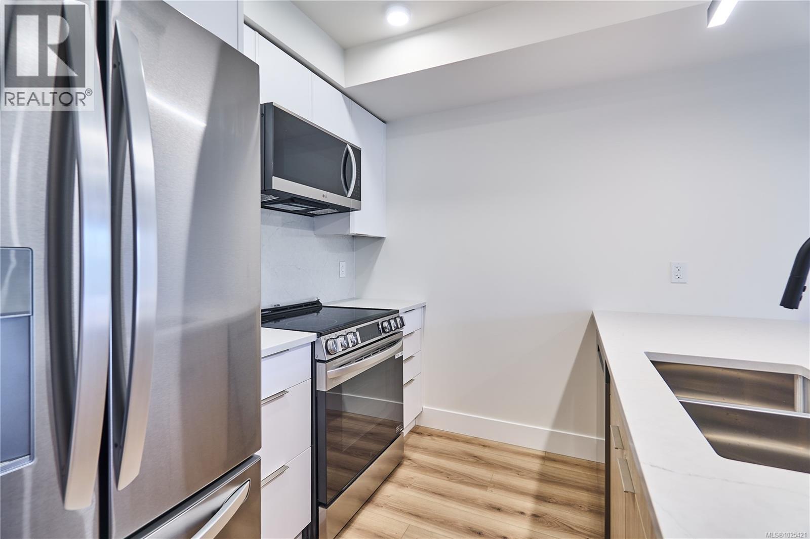 308 45 Haliburton St, Nanaimo, British Columbia  V9R 4V6 - Photo 6 - 1025421