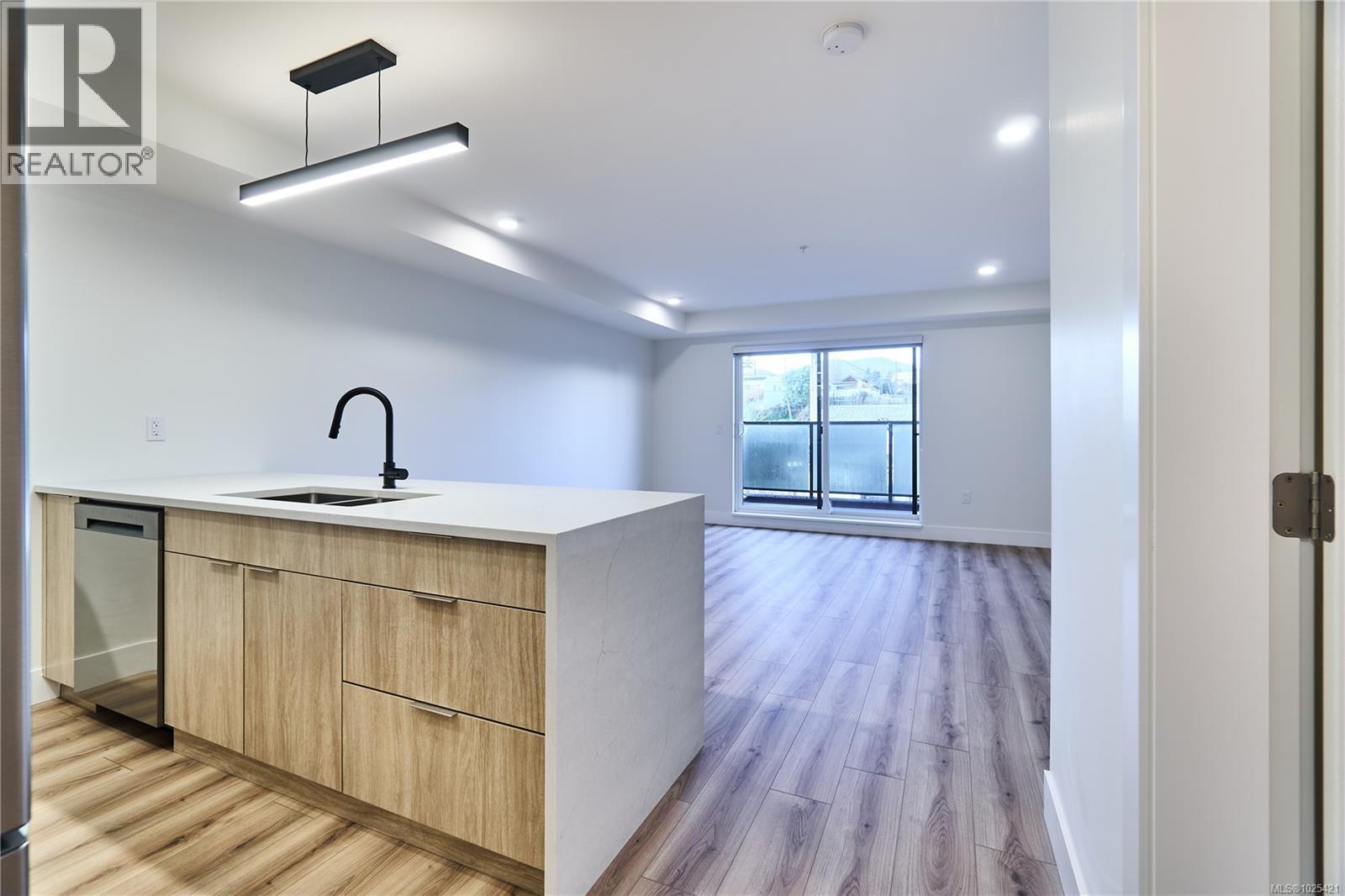 308 45 Haliburton St, Nanaimo, British Columbia  V9R 4V6 - Photo 8 - 1025421