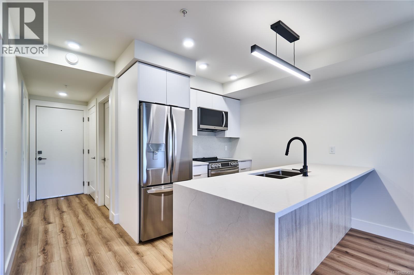 308 45 Haliburton St, Nanaimo, British Columbia  V9R 4V6 - Photo 5 - 1025421