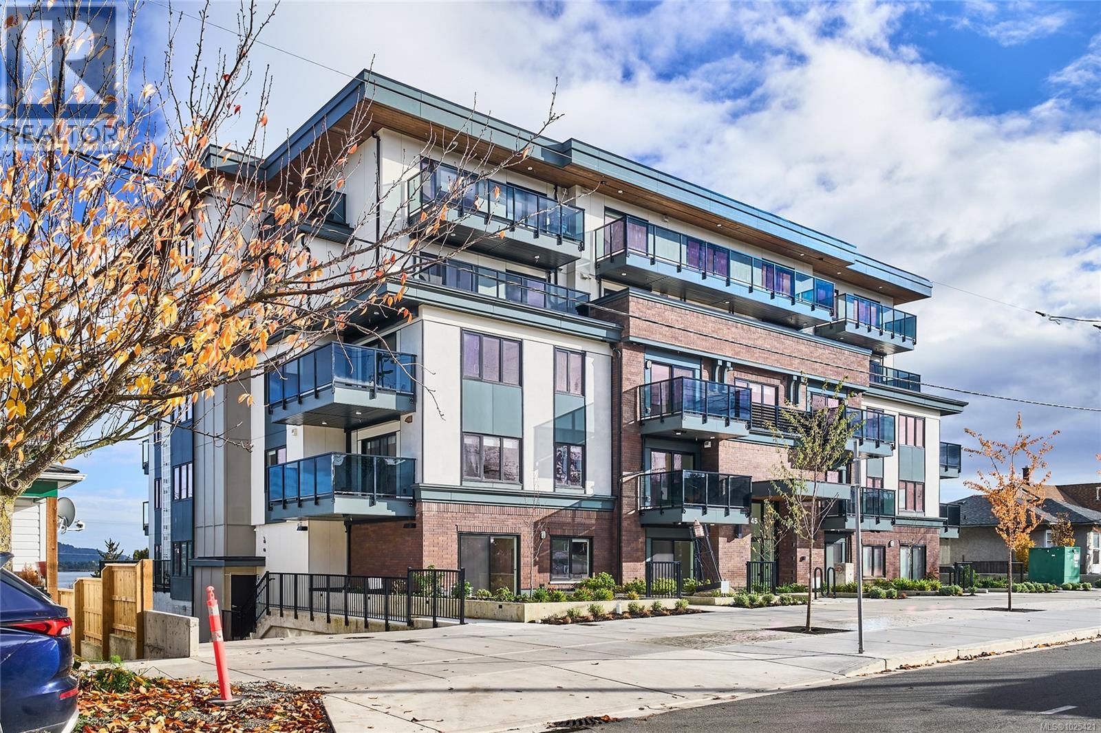 308 45 Haliburton St, Nanaimo, British Columbia  V9R 4V6 - Photo 1 - 1025421