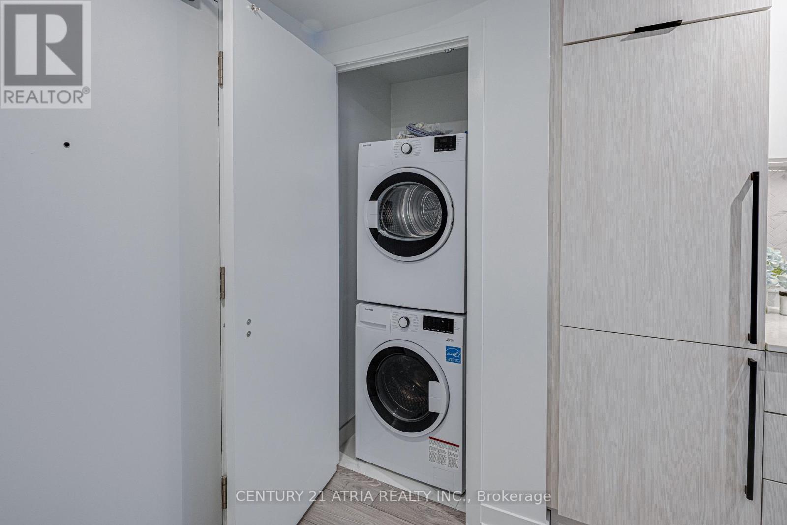 2215 - 82 Dalhousie Street, Toronto, Ontario  M5B 0C5 - Photo 9 - C12772072