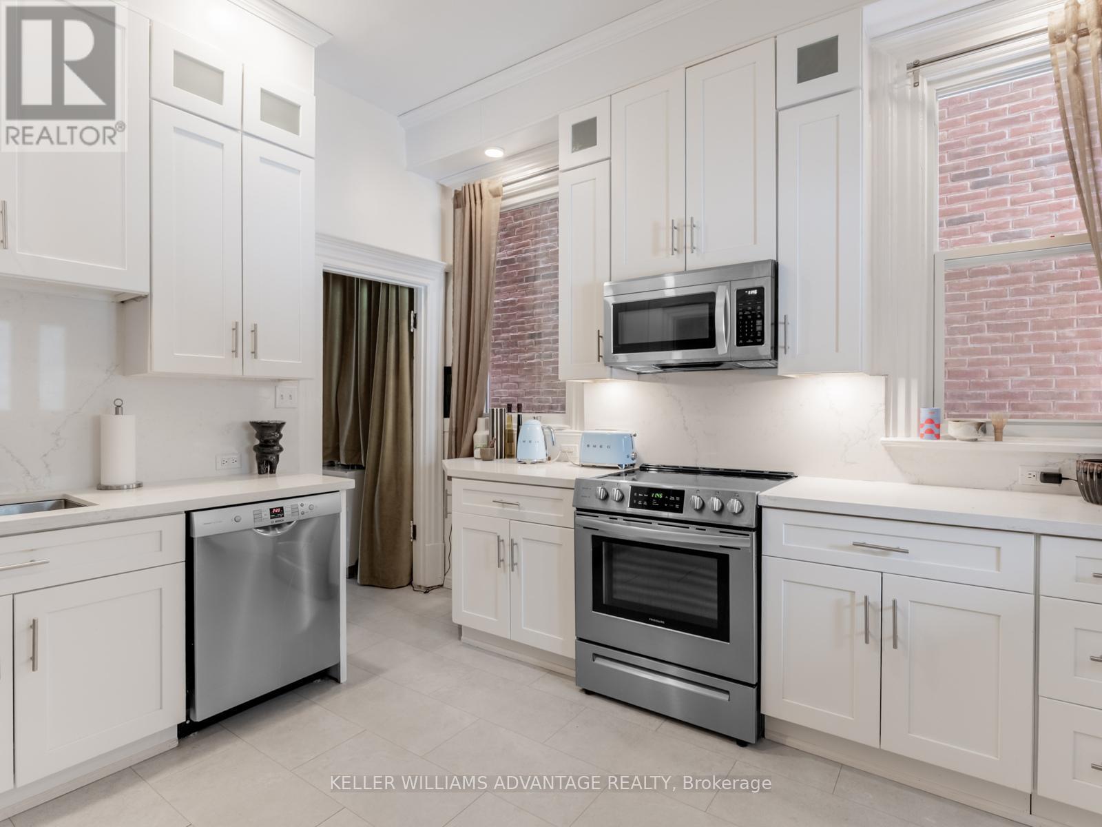 Main - 347 Walmer Road, Toronto, Ontario  M5R 2Y3 - Photo 18 - C12772184