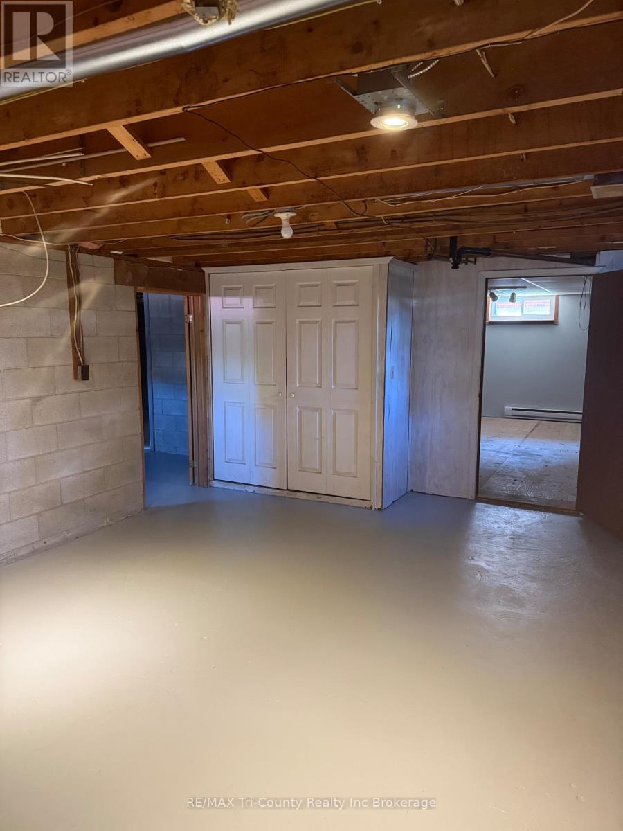 20 Fairfield Crescent, Tillsonburg, Ontario  N4G 2B4 - Photo 10 - X12423524