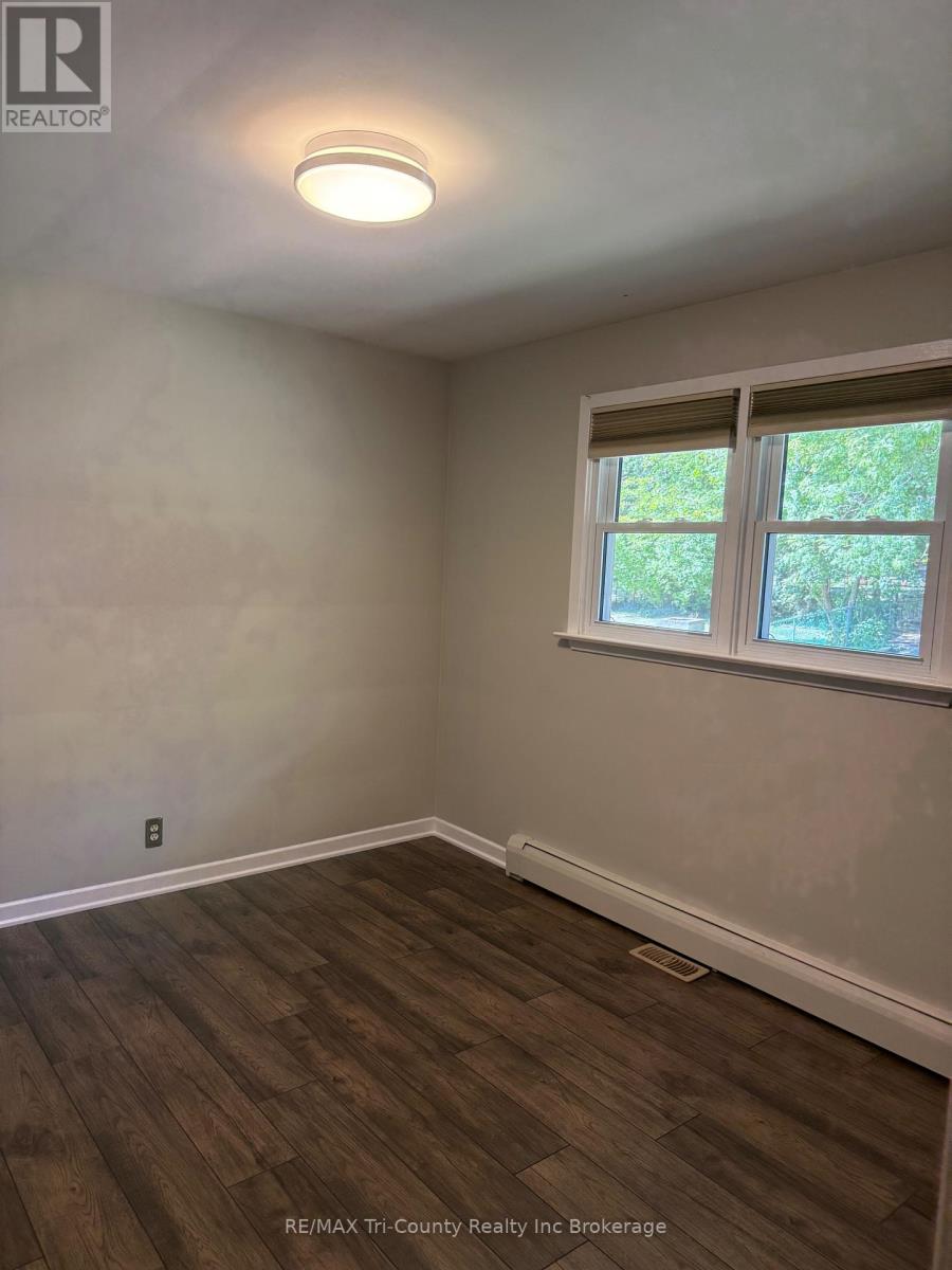 20 Fairfield Crescent, Tillsonburg, Ontario  N4G 2B4 - Photo 5 - X12423524