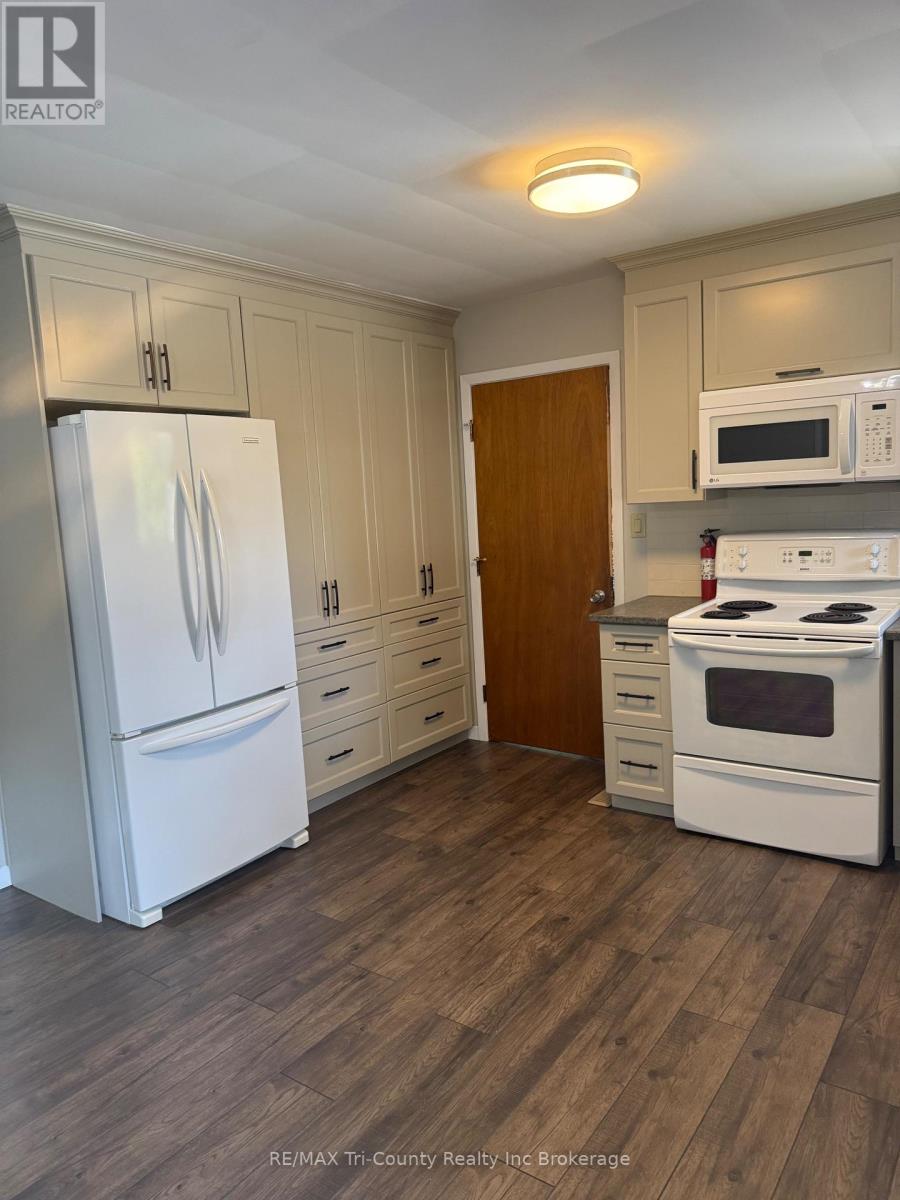 20 Fairfield Crescent, Tillsonburg, Ontario  N4G 2B4 - Photo 3 - X12423524