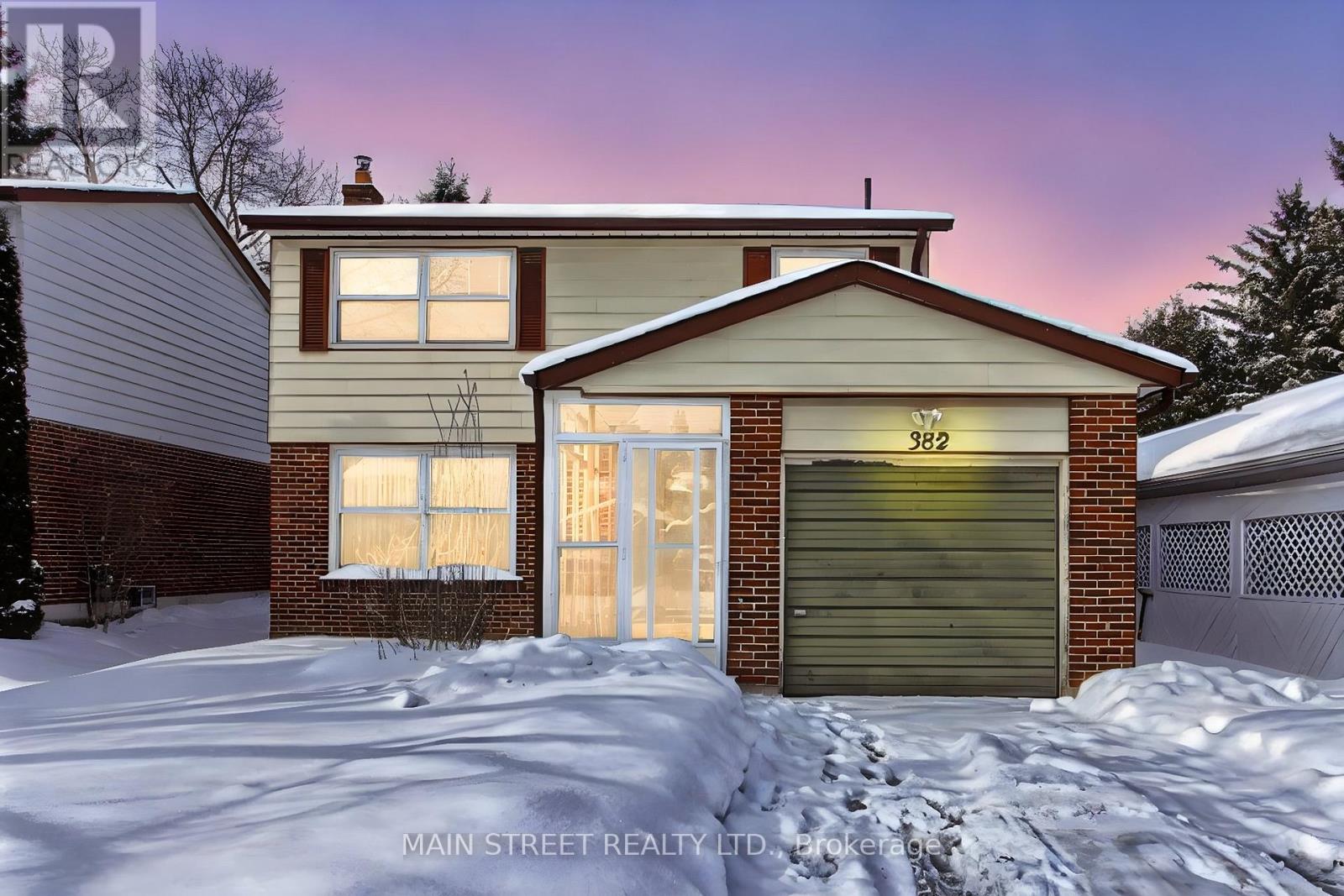 382 HANDLEY CRESCENT, Newmarket, Ontario