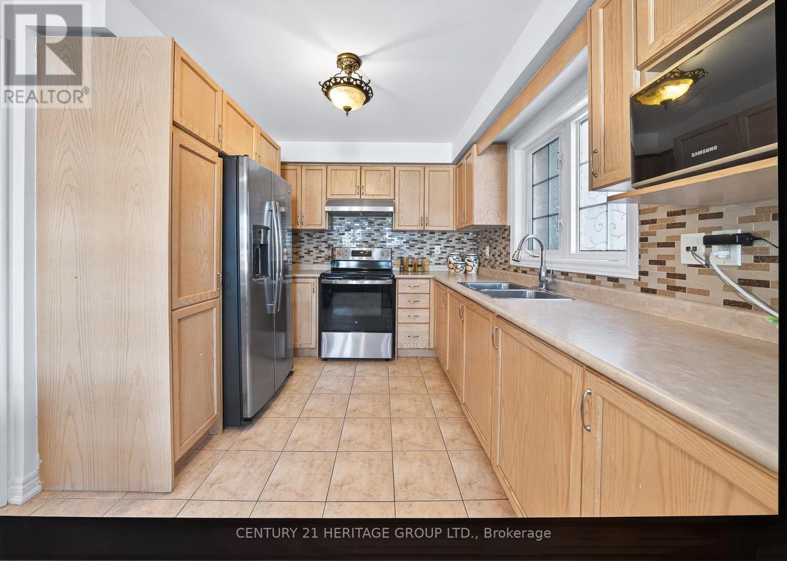 31 Kalvinster Drive, Markham, Ontario  L6B 0A7 - Photo 12 - N12772088