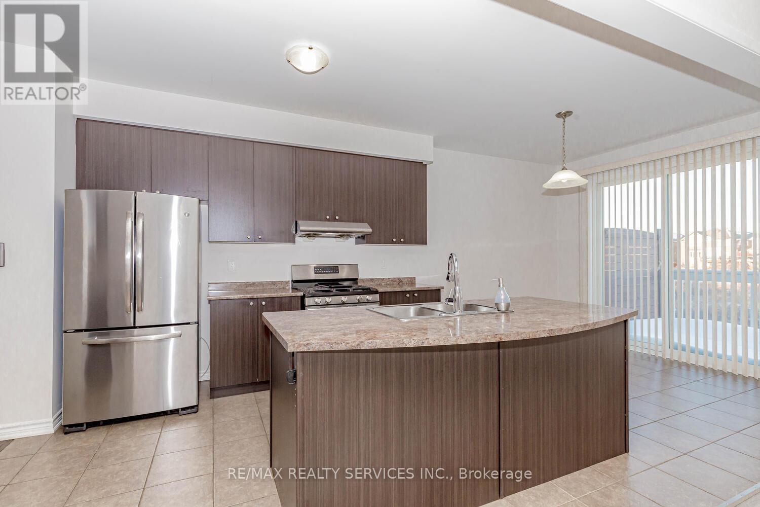 84 Tysonville Circle, Brampton (Northwest Brampton), Ontario  L7A 4B5 - Photo 13 - W12771988