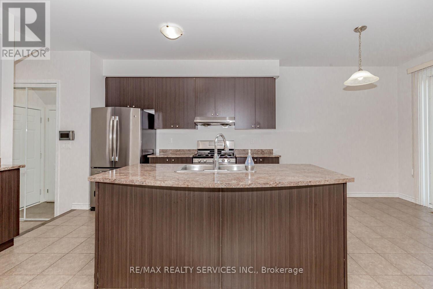 84 Tysonville Circle, Brampton (Northwest Brampton), Ontario  L7A 4B5 - Photo 14 - W12771988