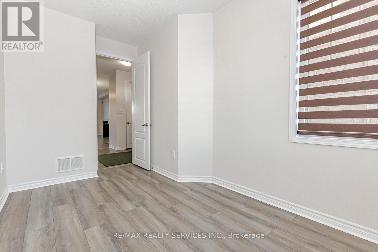 84 Tysonville Circle, Brampton (Northwest Brampton), Ontario  L7A 4B5 - Photo 7 - W12771988