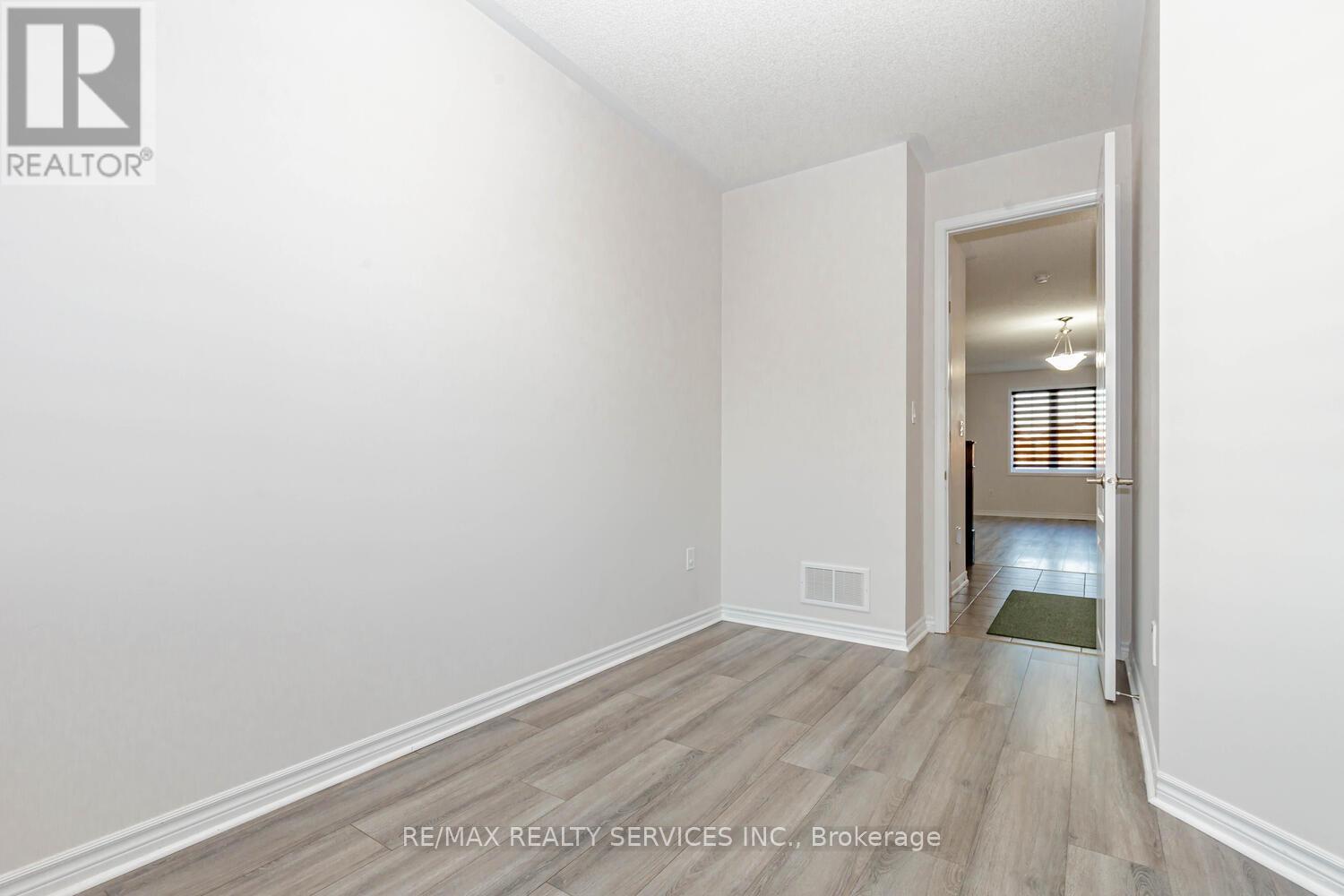 84 Tysonville Circle, Brampton (Northwest Brampton), Ontario  L7A 4B5 - Photo 8 - W12771988