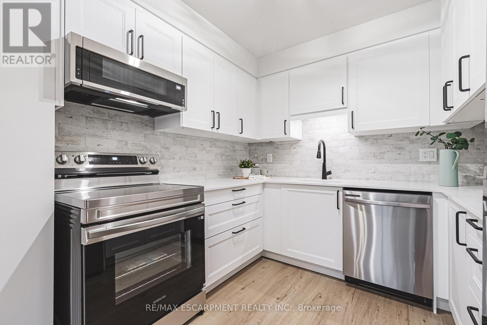 15 - 660 Oxford Road, Burlington, Ontario  L7N 3M1 - Photo 12 - W12771994