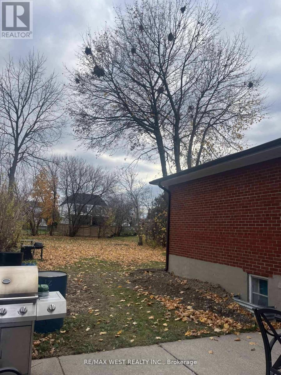 B1 - 35 Lilywood Road, Toronto, Ontario  M6B 1V6 - Photo 8 - W12772002