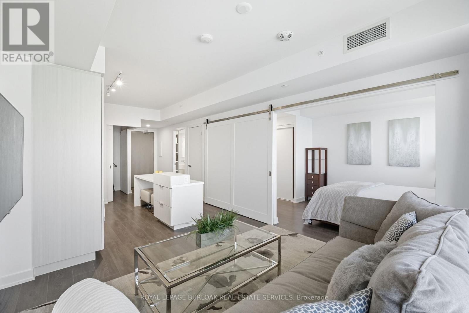 1805 - 370 Martha Street, Burlington, Ontario  L7R 0G9 - Photo 7 - W12772004